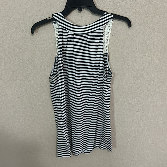 Women’s dressy tank top in a small - Picture 3 of 4